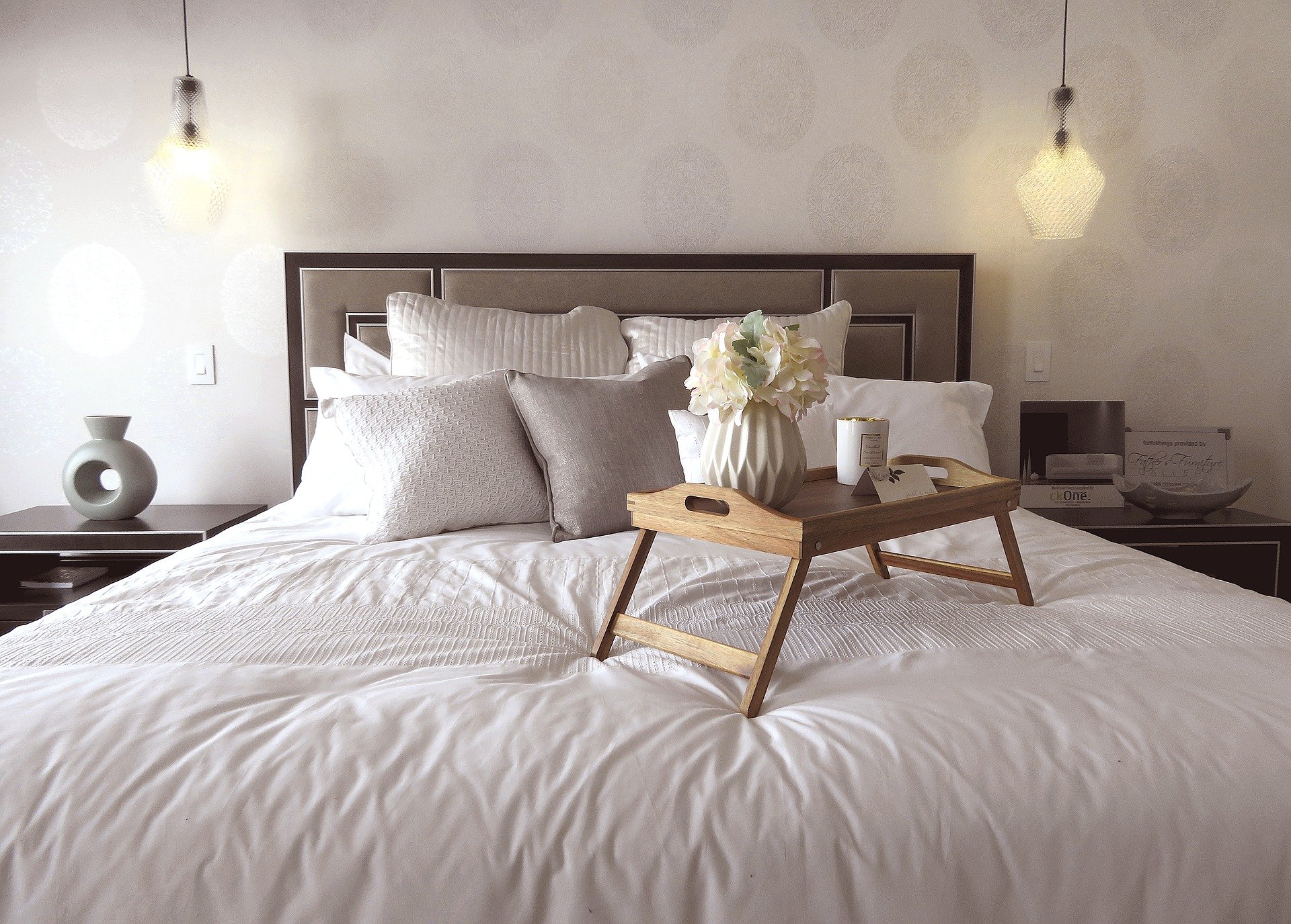 Vassoio da letto: il migliore per il tuo relax casalingo - Guida allo  Shopping