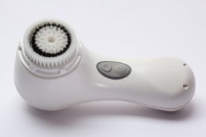 Pulizia viso a ultrasuoni: pelle levigata con gli scrubber, quando la bellezza è tecnologica