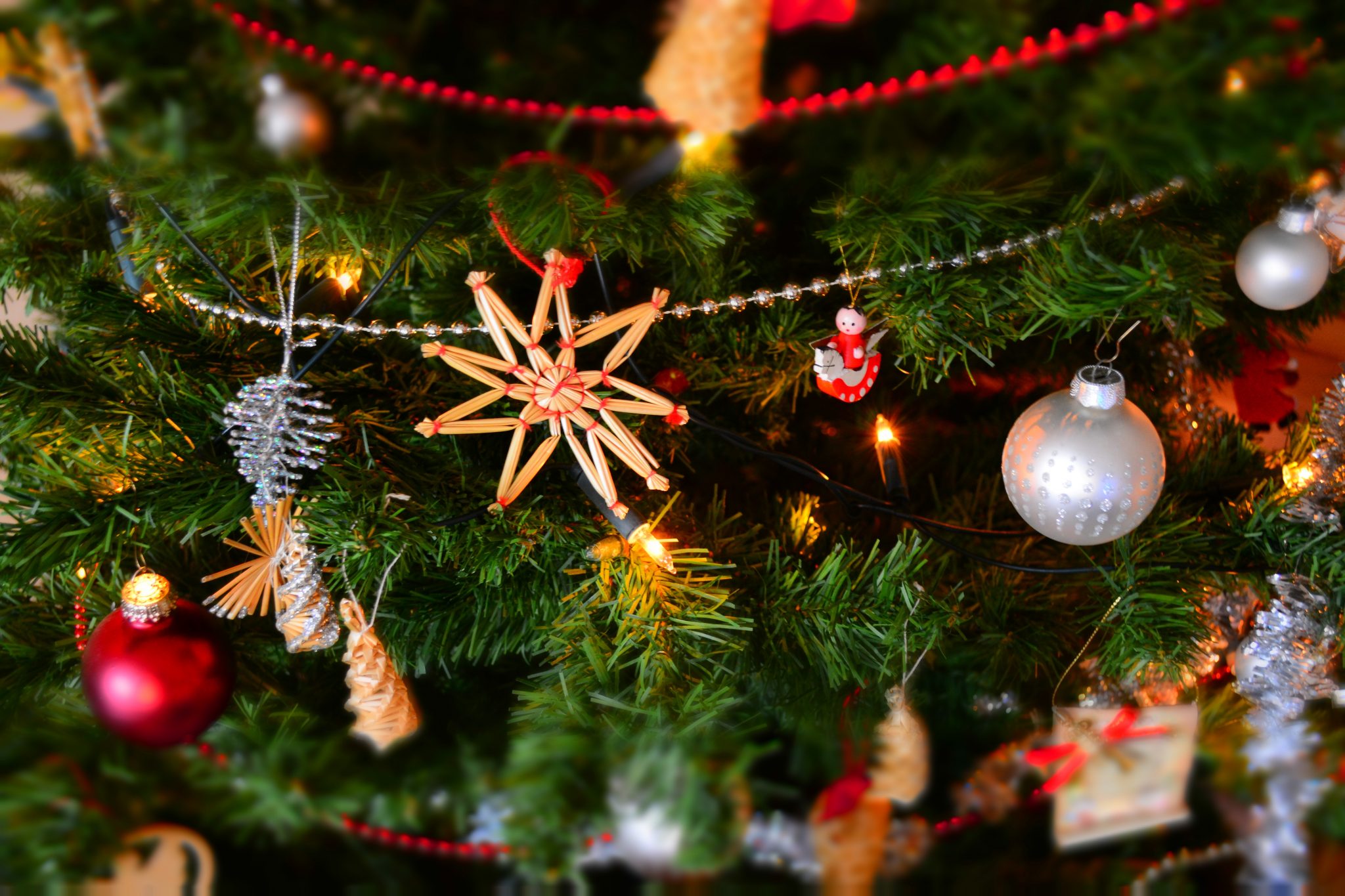 Albero Di Natale 94.Albero Di Natale Gia Addobbato Una Scelta Pratica Guida Allo Shopping