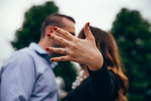 Anelli Pandora, un gioiello prezioso e alla moda: i migliori da regalare e indossare